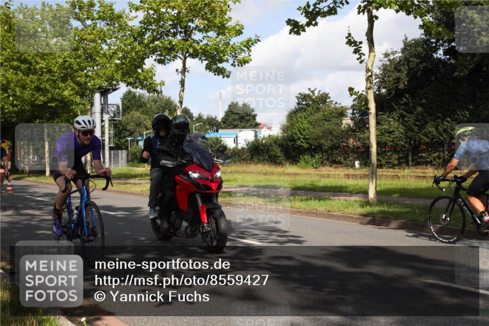 10.08.2025 - GEWOBA Citytriathlon Bremen Yannick Fuchs http://msf.ph/oto/8559427 10.08.2025 10:55:55 Radfahren 93, 117, 119, 207, 480, 485 meine-sportfotos.de