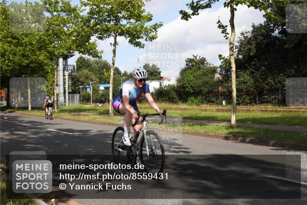 10.08.2025 - GEWOBA Citytriathlon Bremen Yannick Fuchs http://msf.ph/oto/8559431 10.08.2025 10:56:01 Radfahren 69, 93, 99, 119, 207, 466, 485, 497 meine-sportfotos.de