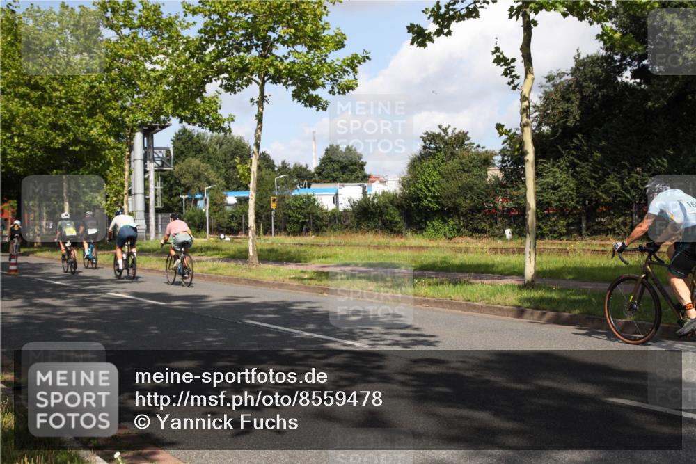 10.08.2025 - GEWOBA Citytriathlon Bremen Yannick Fuchs http://msf.ph/oto/8559478 10.08.2025 10:57:24 Radfahren 77, 233, 435 meine-sportfotos.de