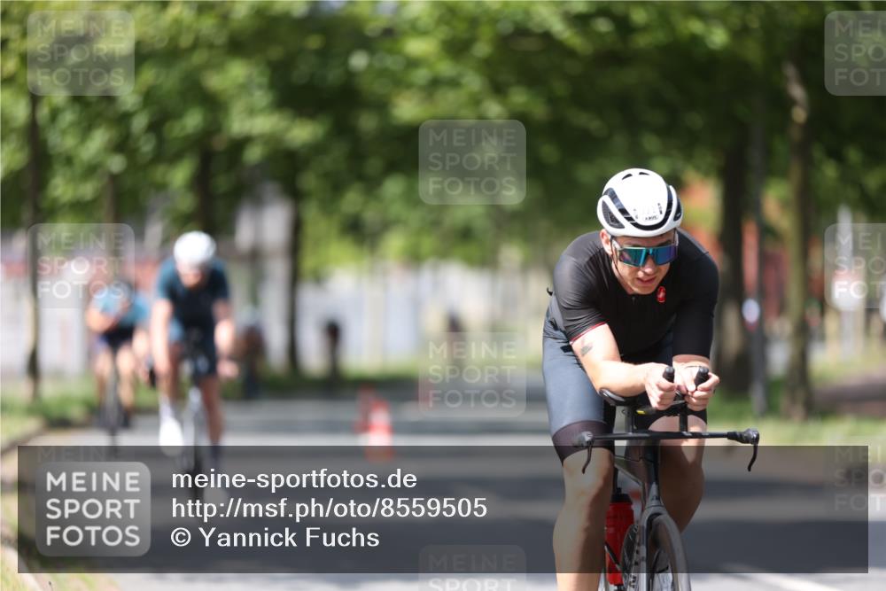 10.08.2025 - GEWOBA Citytriathlon Bremen Yannick Fuchs http://msf.ph/oto/8559505 10.08.2025 12:40:05 Radfahren 559, 596, 602, 690, 706, 721, 779, 831, 880, 883, 890, 896, 1028 meine-sportfotos.de