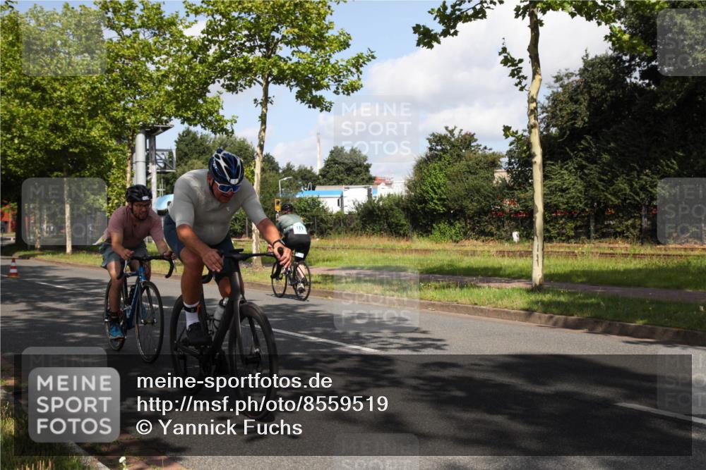 10.08.2025 - GEWOBA Citytriathlon Bremen Yannick Fuchs http://msf.ph/oto/8559519 10.08.2025 10:58:19 Radfahren 1, 125, 165, 185, 221, 402, 443, 445, 453, 472, 493, 506, 513 meine-sportfotos.de