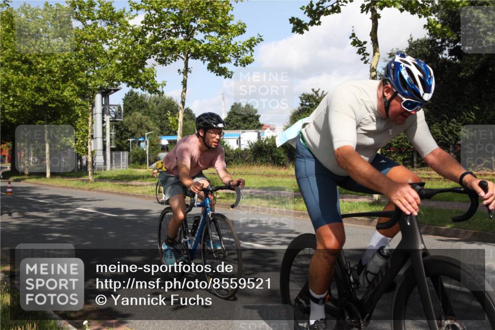 10.08.2025 - GEWOBA Citytriathlon Bremen Yannick Fuchs http://msf.ph/oto/8559521 10.08.2025 10:58:19 Radfahren 1, 125, 165, 185, 221, 402, 443, 445, 453, 472, 493, 506, 513 meine-sportfotos.de