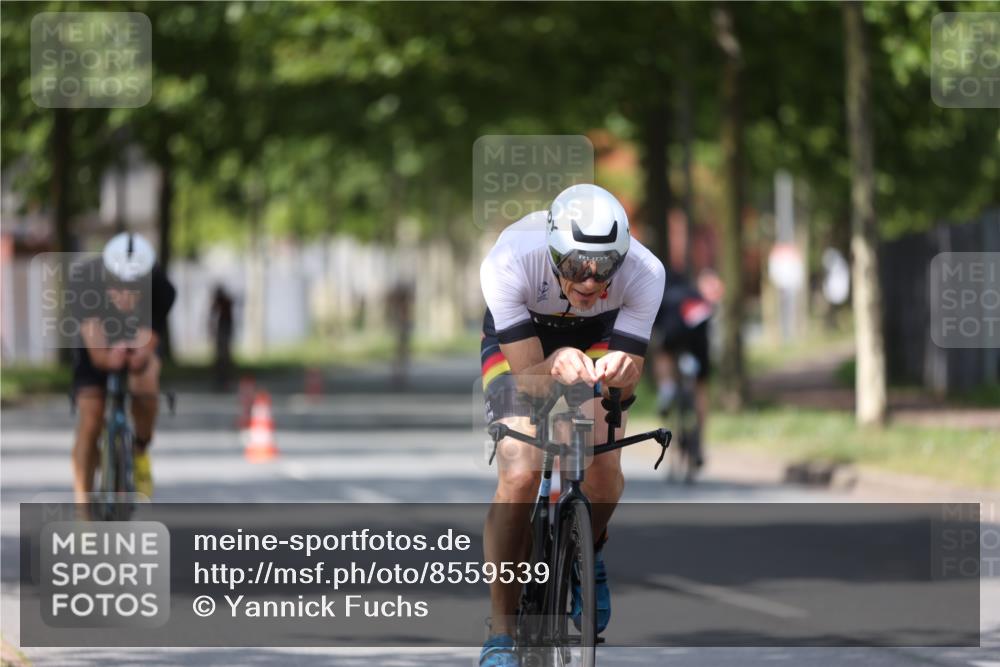 10.08.2025 - GEWOBA Citytriathlon Bremen Yannick Fuchs http://msf.ph/oto/8559539 10.08.2025 12:40:10 Radfahren 559, 596, 602, 690, 706, 721, 779, 815, 831, 880, 883, 890, 896, 899, 1028 meine-sportfotos.de