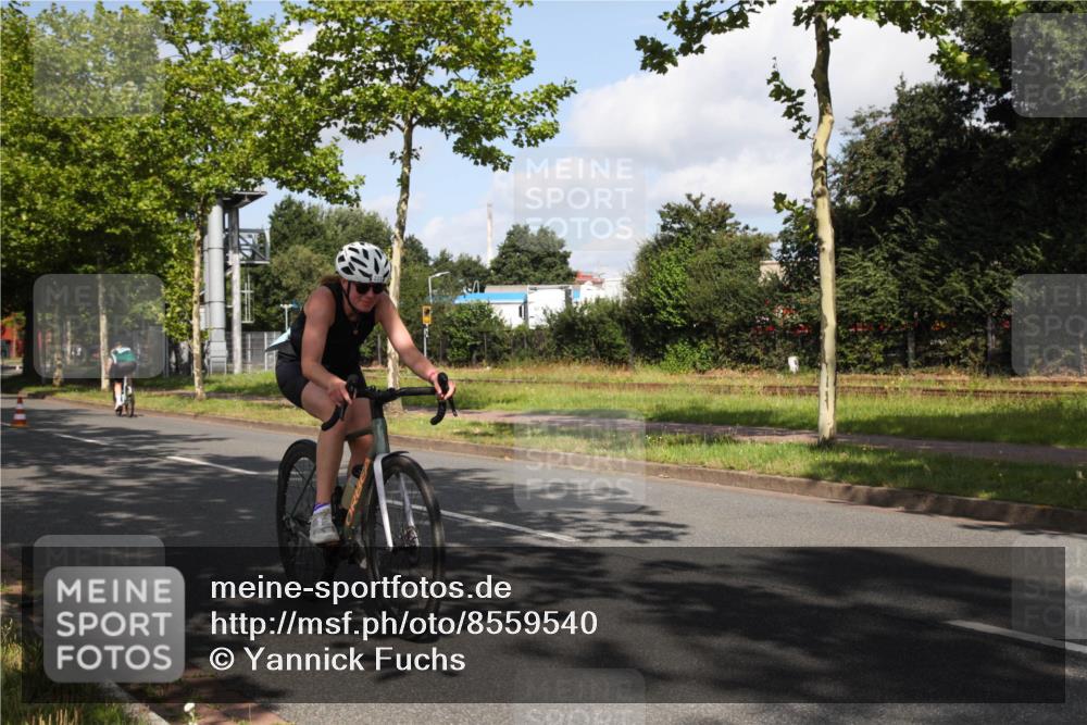 10.08.2025 - GEWOBA Citytriathlon Bremen Yannick Fuchs http://msf.ph/oto/8559540 10.08.2025 10:58:31 Radfahren 95, 165, 221, 402, 506, 513 meine-sportfotos.de
