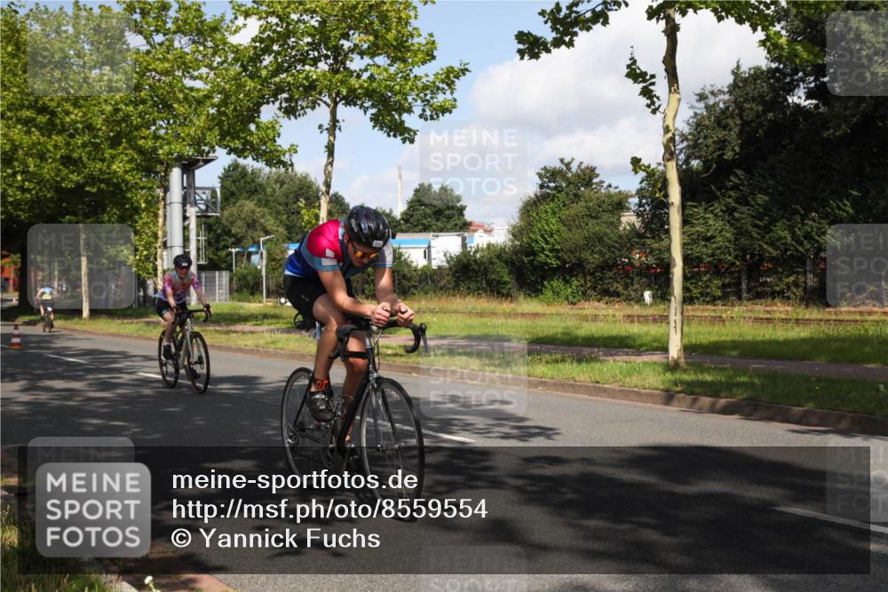10.08.2025 - GEWOBA Citytriathlon Bremen Yannick Fuchs http://msf.ph/oto/8559554 10.08.2025 10:58:50 Radfahren 57, 191, 450 meine-sportfotos.de