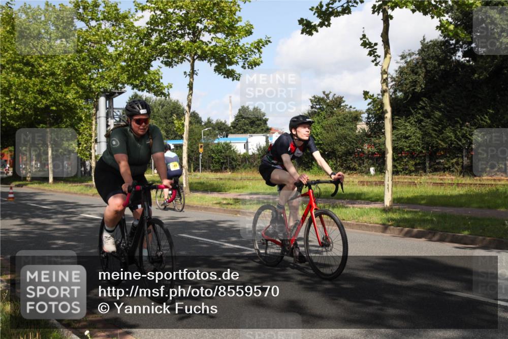 10.08.2025 - GEWOBA Citytriathlon Bremen Yannick Fuchs http://msf.ph/oto/8559570 10.08.2025 10:59:21 Radfahren 63, 111, 193, 209 meine-sportfotos.de