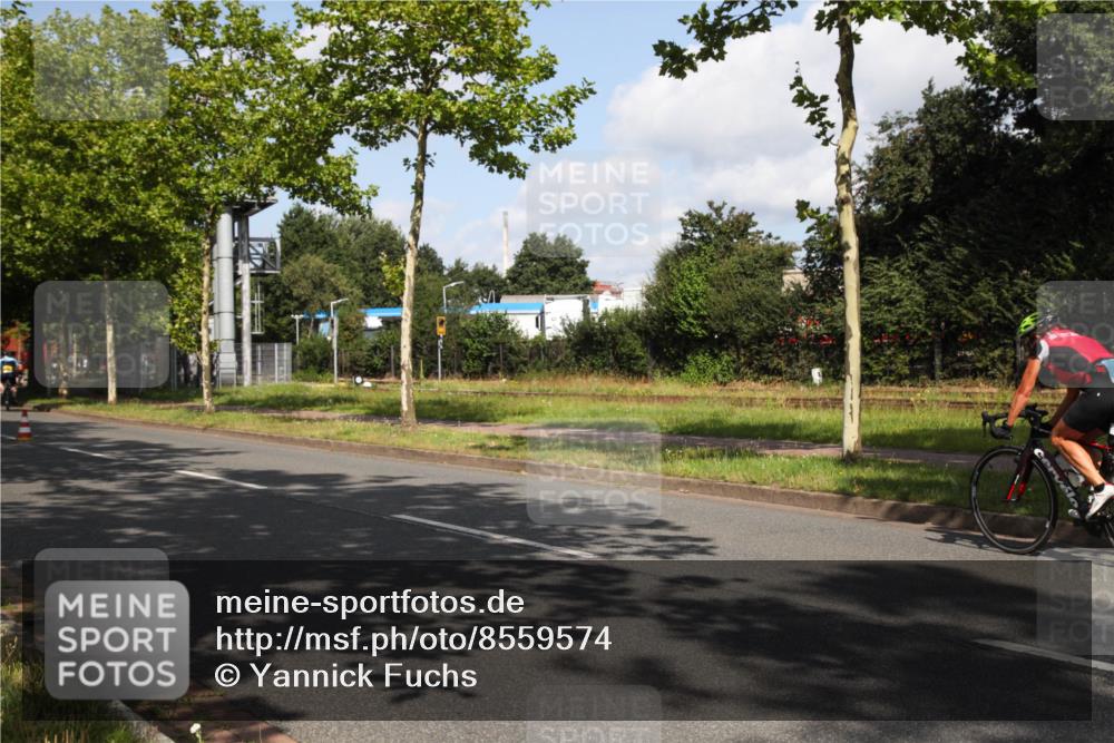 10.08.2025 - GEWOBA Citytriathlon Bremen Yannick Fuchs http://msf.ph/oto/8559574 10.08.2025 10:59:25 Radfahren 63, 111, 193, 209 meine-sportfotos.de
