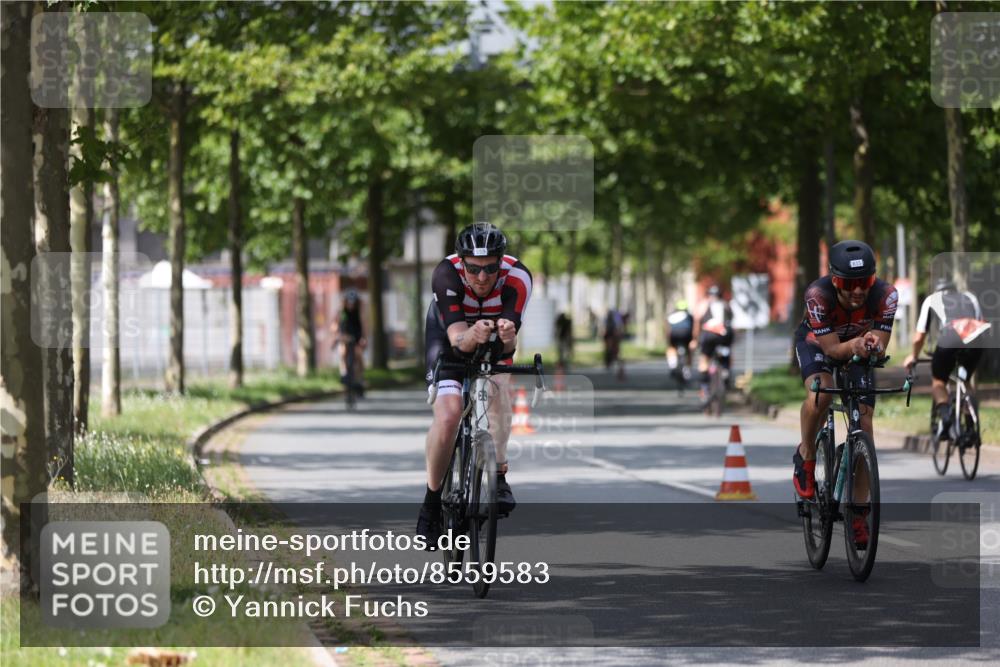 10.08.2025 - GEWOBA Citytriathlon Bremen Yannick Fuchs http://msf.ph/oto/8559583 10.08.2025 12:40:16 Radfahren 559, 581, 602, 690, 706, 721, 737, 779, 815, 880, 890, 896, 899, 910, 949, 975 meine-sportfotos.de