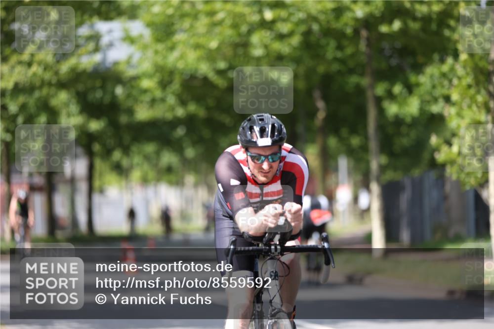 10.08.2025 - GEWOBA Citytriathlon Bremen Yannick Fuchs http://msf.ph/oto/8559592 10.08.2025 12:40:17 Radfahren 559, 581, 597, 602, 690, 706, 721, 737, 815, 880, 890, 896, 899, 910, 949, 975 meine-sportfotos.de