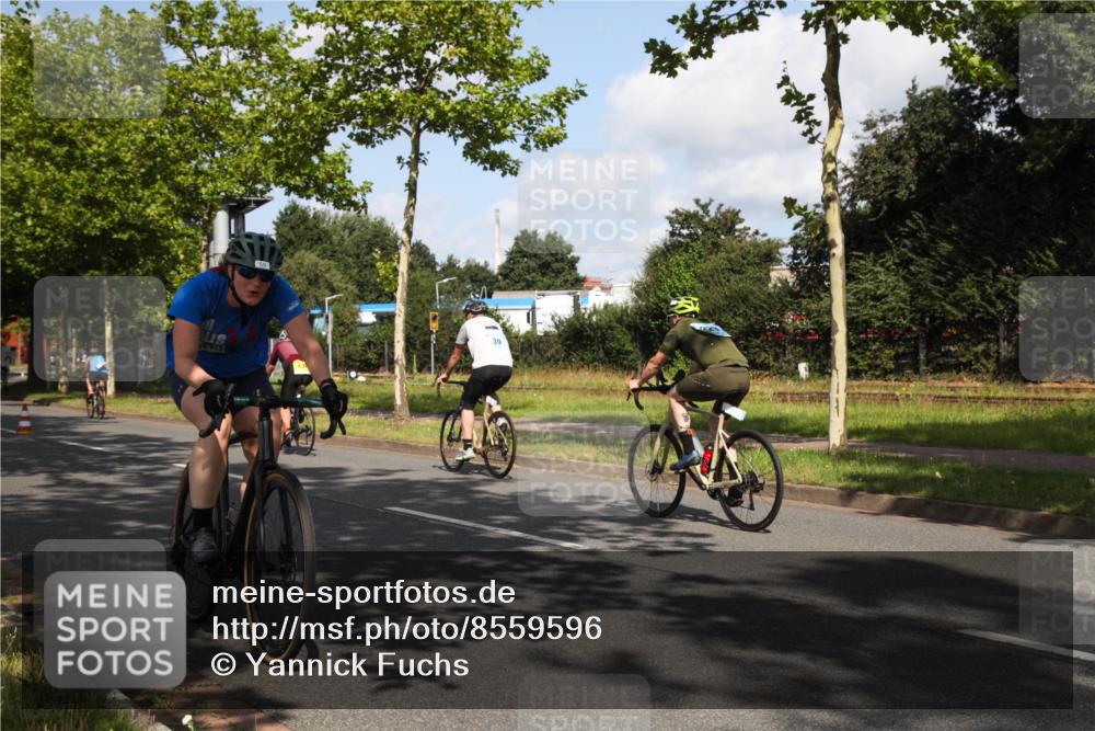 10.08.2025 - GEWOBA Citytriathlon Bremen Yannick Fuchs http://msf.ph/oto/8559596 10.08.2025 10:59:43 Radfahren 59, 141, 417, 463, 475, 498 meine-sportfotos.de