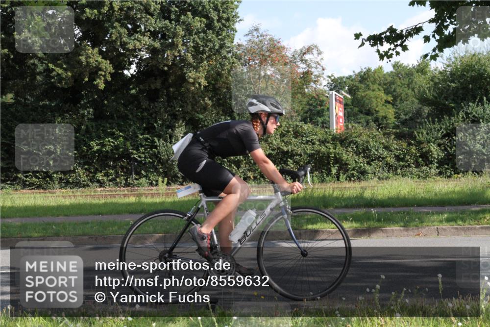 10.08.2025 - GEWOBA Citytriathlon Bremen Yannick Fuchs http://msf.ph/oto/8559632 10.08.2025 10:35:56 Radfahren 71, 109, 225, 392, 452, 493 meine-sportfotos.de