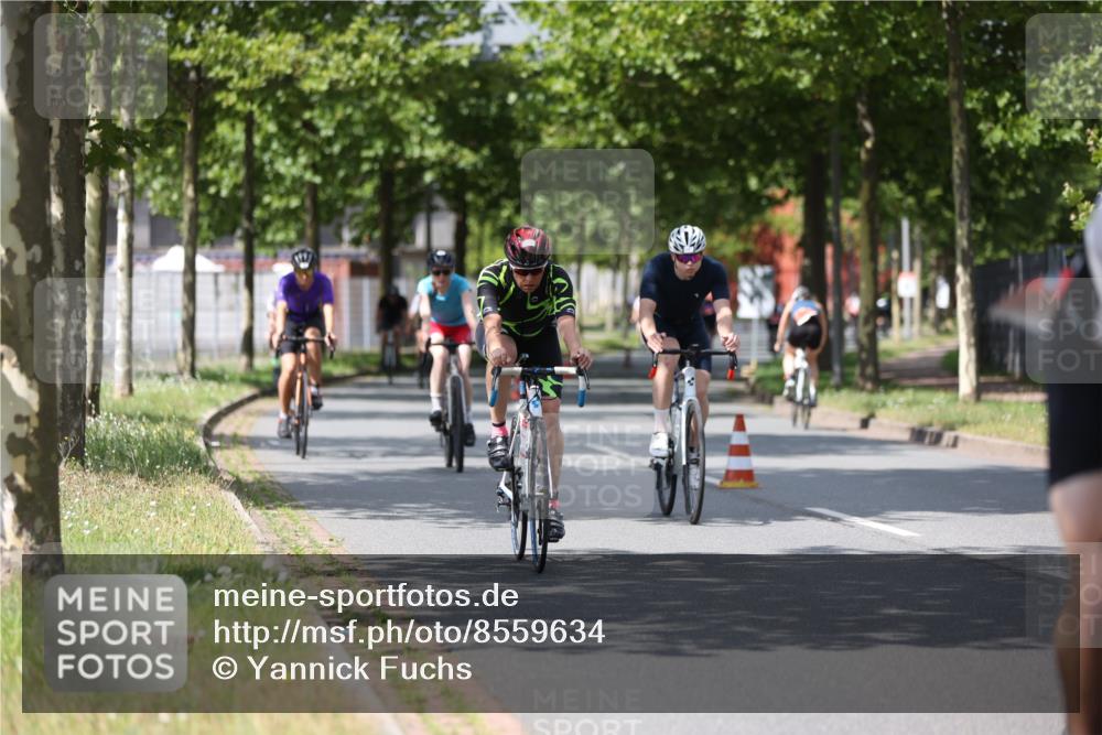 10.08.2025 - GEWOBA Citytriathlon Bremen Yannick Fuchs http://msf.ph/oto/8559634 10.08.2025 12:40:25 Radfahren 559, 581, 597, 602, 672, 723, 737, 815, 848, 870, 879, 890, 896, 899, 910, 949, 975, 1002, 1024 meine-sportfotos.de
