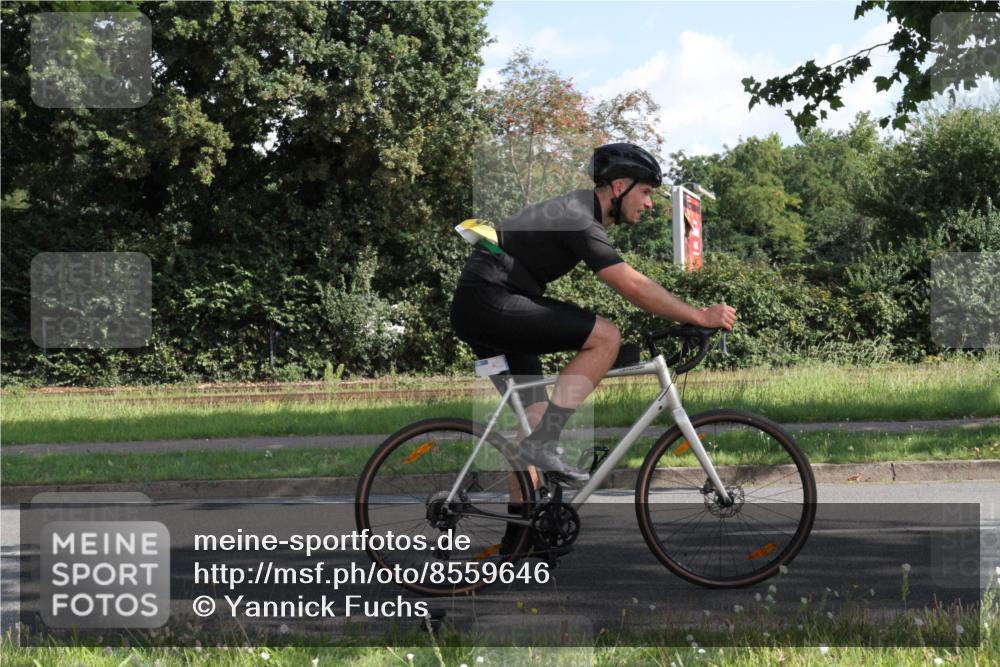 10.08.2025 - GEWOBA Citytriathlon Bremen Yannick Fuchs http://msf.ph/oto/8559646 10.08.2025 10:36:10 Radfahren 373, 401, 450, 493 meine-sportfotos.de