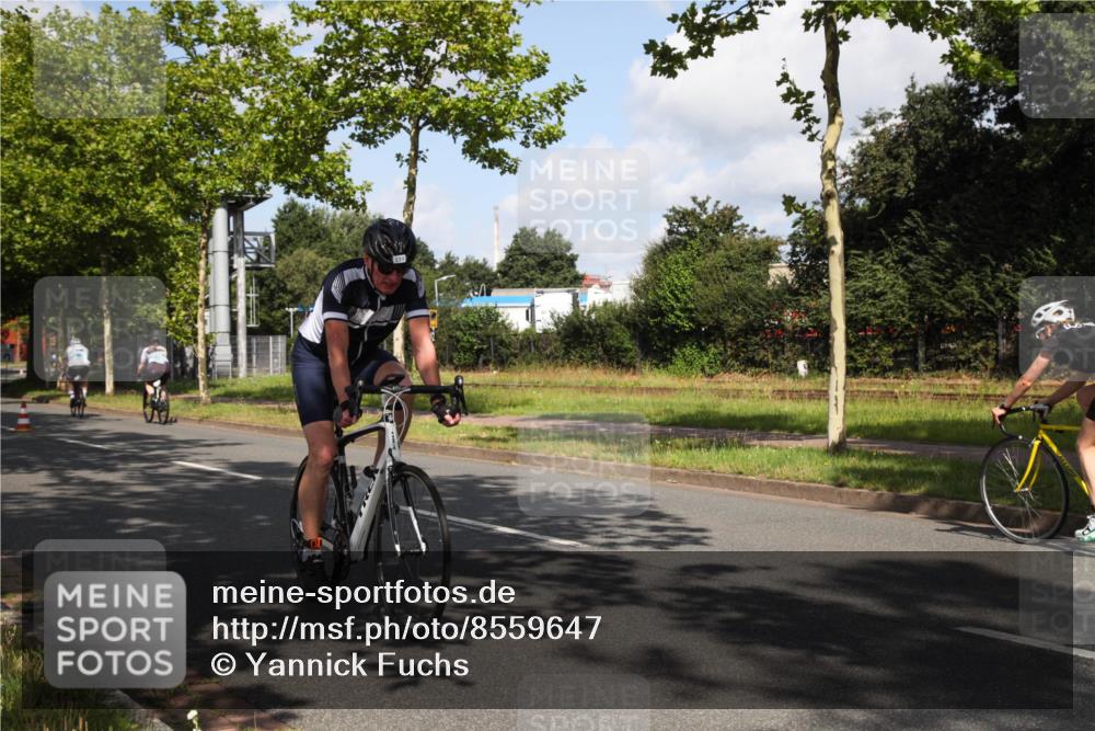 10.08.2025 - GEWOBA Citytriathlon Bremen Yannick Fuchs http://msf.ph/oto/8559647 10.08.2025 11:00:30 Radfahren 3, 39, 41, 49, 107, 131, 139, 229, 381, 474 meine-sportfotos.de