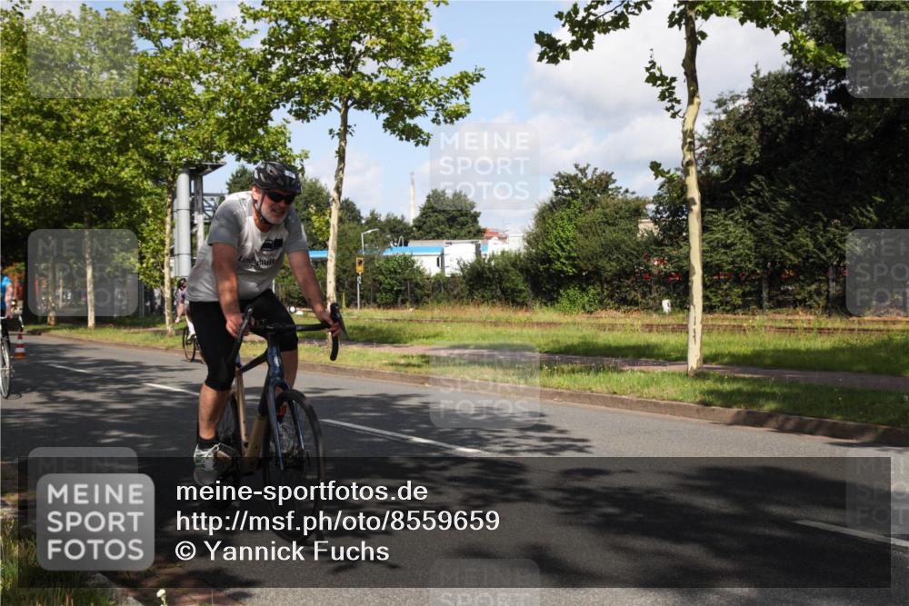 10.08.2025 - GEWOBA Citytriathlon Bremen Yannick Fuchs http://msf.ph/oto/8559659 10.08.2025 11:00:43 Radfahren 3, 39, 49, 107, 173, 229, 436, 474, 499 meine-sportfotos.de
