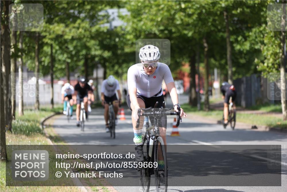10.08.2025 - GEWOBA Citytriathlon Bremen Yannick Fuchs http://msf.ph/oto/8559669 10.08.2025 12:40:28 Radfahren 559, 581, 597, 602, 672, 723, 737, 815, 848, 870, 879, 890, 899, 910, 949, 975, 1002, 1024 meine-sportfotos.de