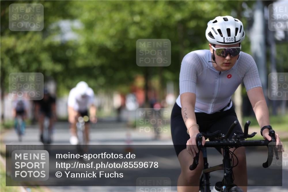 10.08.2025 - GEWOBA Citytriathlon Bremen Yannick Fuchs http://msf.ph/oto/8559678 10.08.2025 12:40:29 Radfahren 559, 581, 597, 602, 672, 723, 737, 815, 829, 848, 870, 879, 899, 910, 949, 975, 1002, 1024 meine-sportfotos.de