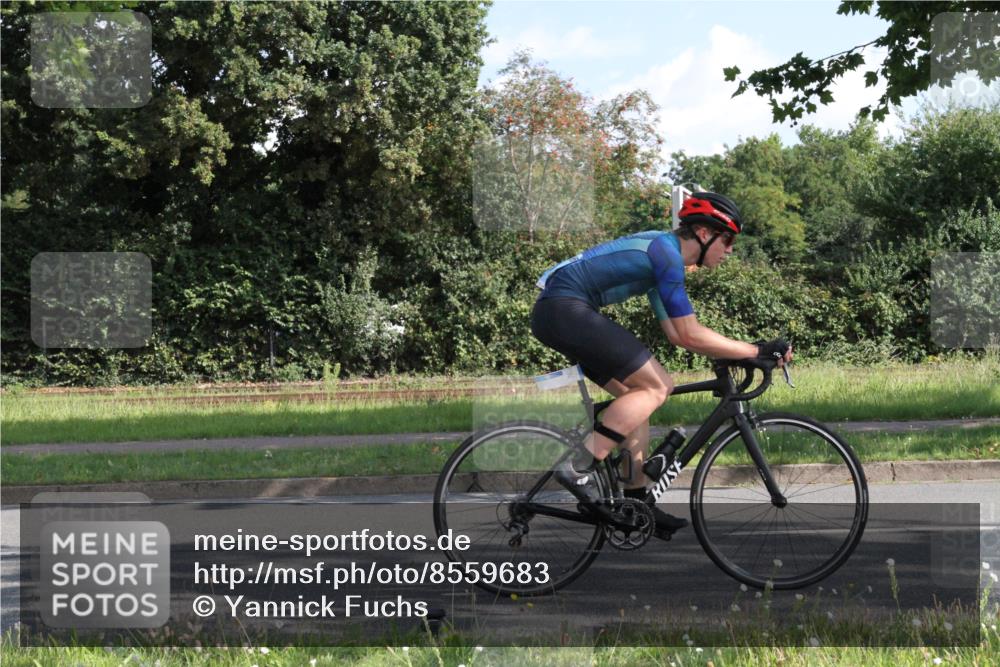 10.08.2025 - GEWOBA Citytriathlon Bremen Yannick Fuchs http://msf.ph/oto/8559683 10.08.2025 10:36:22 Radfahren 99, 117, 159, 231, 373, 378, 397, 401, 450 meine-sportfotos.de
