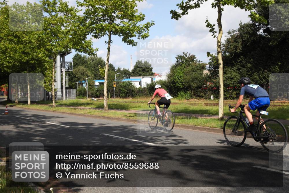 10.08.2025 - GEWOBA Citytriathlon Bremen Yannick Fuchs http://msf.ph/oto/8559688 10.08.2025 11:01:25 Radfahren 37, 87, 410, 440 meine-sportfotos.de