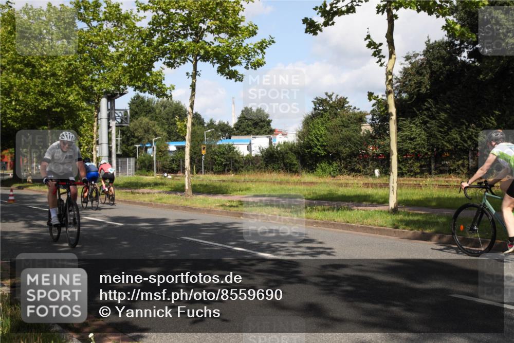 10.08.2025 - GEWOBA Citytriathlon Bremen Yannick Fuchs http://msf.ph/oto/8559690 10.08.2025 11:01:26 Radfahren 37, 87, 410, 440 meine-sportfotos.de