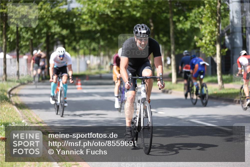 10.08.2025 - GEWOBA Citytriathlon Bremen Yannick Fuchs http://msf.ph/oto/8559691 10.08.2025 12:40:30 Radfahren 559, 581, 597, 672, 723, 737, 815, 829, 848, 870, 879, 899, 910, 949, 975, 1002, 1024 meine-sportfotos.de