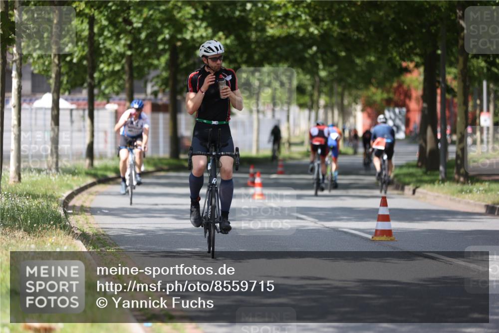 10.08.2025 - GEWOBA Citytriathlon Bremen Yannick Fuchs http://msf.ph/oto/8559715 10.08.2025 12:40:33 Radfahren 581, 597, 672, 723, 737, 829, 848, 870, 879, 899, 910, 921, 949, 975, 1002, 1024 meine-sportfotos.de