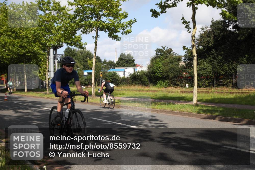 10.08.2025 - GEWOBA Citytriathlon Bremen Yannick Fuchs http://msf.ph/oto/8559732 10.08.2025 11:02:24 Radfahren 61, 195, 237, 484 meine-sportfotos.de
