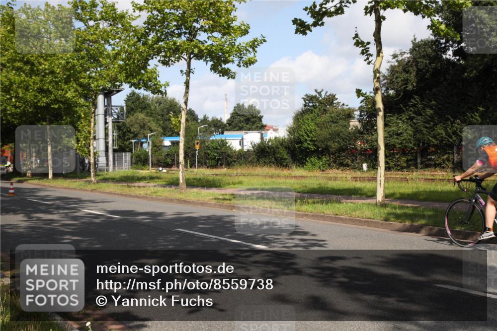 10.08.2025 - GEWOBA Citytriathlon Bremen Yannick Fuchs http://msf.ph/oto/8559738 10.08.2025 11:02:29 Radfahren 61, 195, 237, 484 meine-sportfotos.de