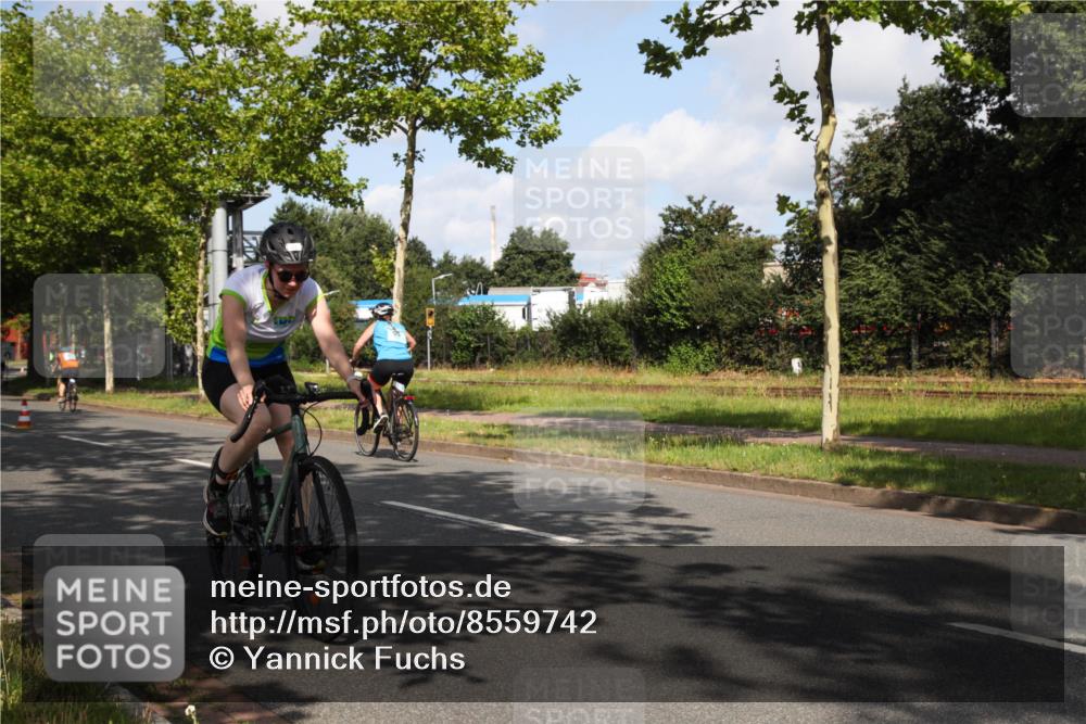 10.08.2025 - GEWOBA Citytriathlon Bremen Yannick Fuchs http://msf.ph/oto/8559742 10.08.2025 11:02:33 Radfahren 61, 195, 237, 484 meine-sportfotos.de