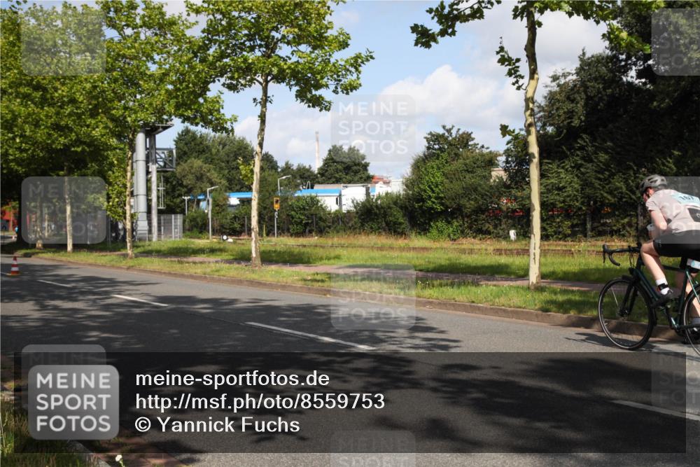 10.08.2025 - GEWOBA Citytriathlon Bremen Yannick Fuchs http://msf.ph/oto/8559753 10.08.2025 11:02:47 Radfahren 23, 53, 135, 223, 484 meine-sportfotos.de