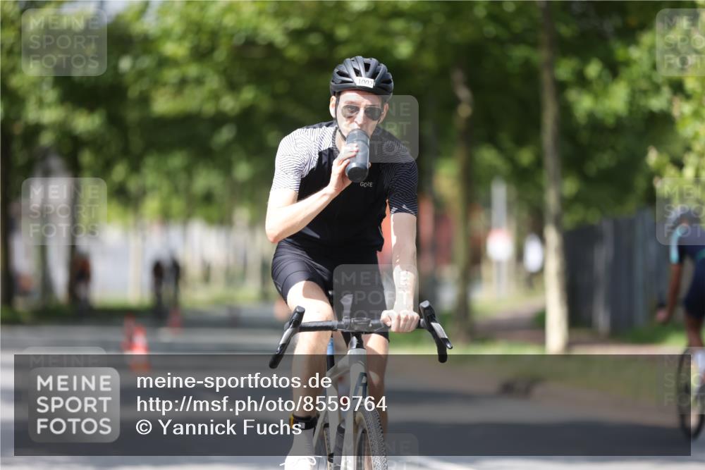 10.08.2025 - GEWOBA Citytriathlon Bremen Yannick Fuchs http://msf.ph/oto/8559764 10.08.2025 12:40:37 Radfahren 581, 597, 606, 672, 723, 737, 802, 829, 848, 870, 879, 910, 921, 949, 975, 1002, 1024 meine-sportfotos.de