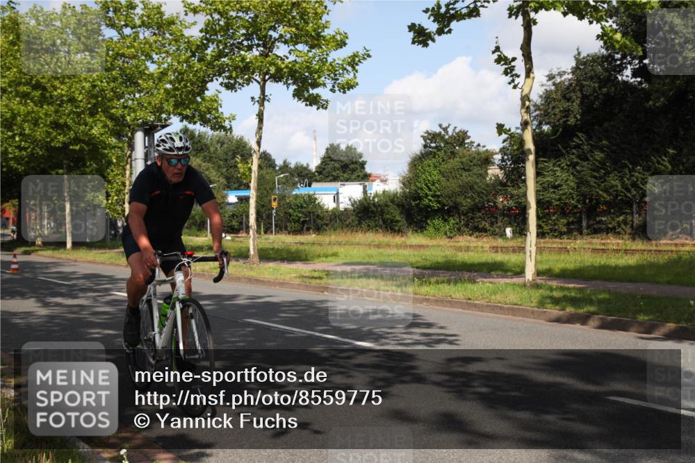 10.08.2025 - GEWOBA Citytriathlon Bremen Yannick Fuchs http://msf.ph/oto/8559775 10.08.2025 11:03:16 Radfahren 27, 175, 177, 189, 415, 496 meine-sportfotos.de