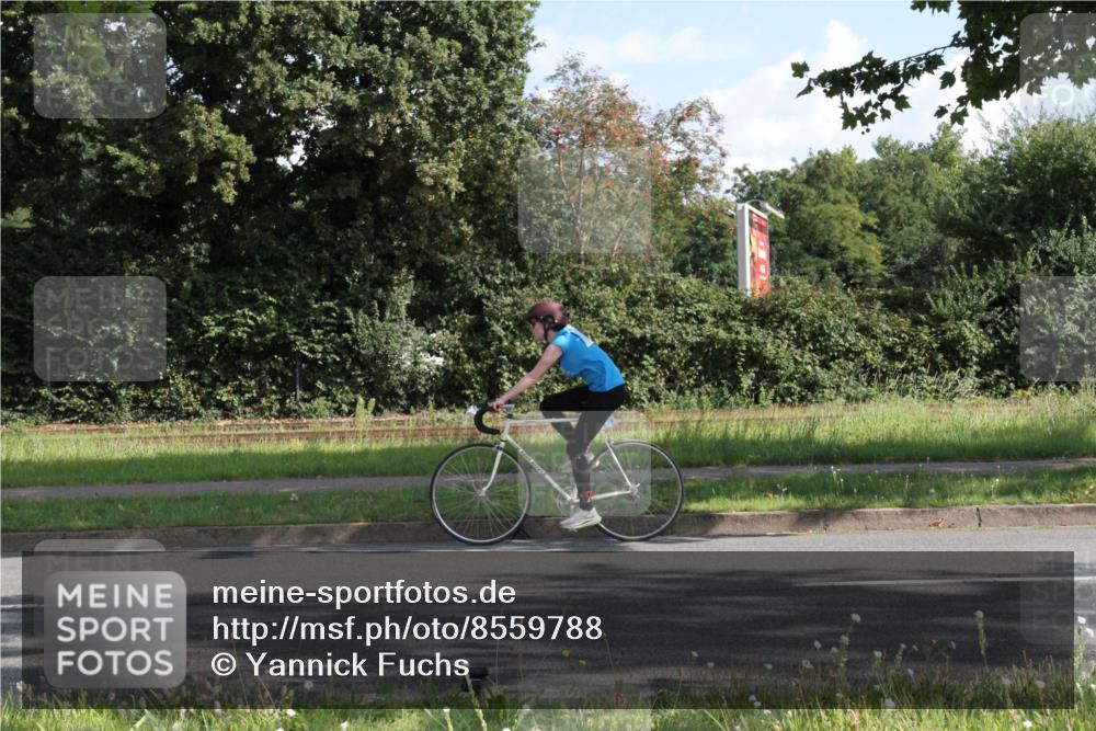 10.08.2025 - GEWOBA Citytriathlon Bremen Yannick Fuchs http://msf.ph/oto/8559788 10.08.2025 10:36:40 Radfahren 99, 115, 117, 159, 378, 397, 447, 497 meine-sportfotos.de