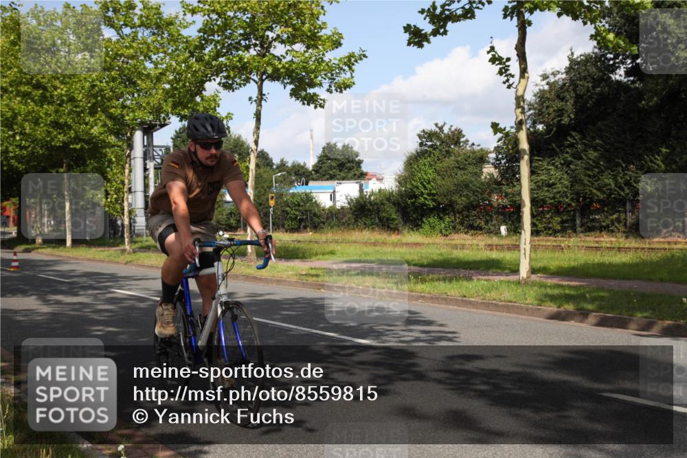 10.08.2025 - GEWOBA Citytriathlon Bremen Yannick Fuchs http://msf.ph/oto/8559815 10.08.2025 11:04:41 Radfahren 235, 361 meine-sportfotos.de