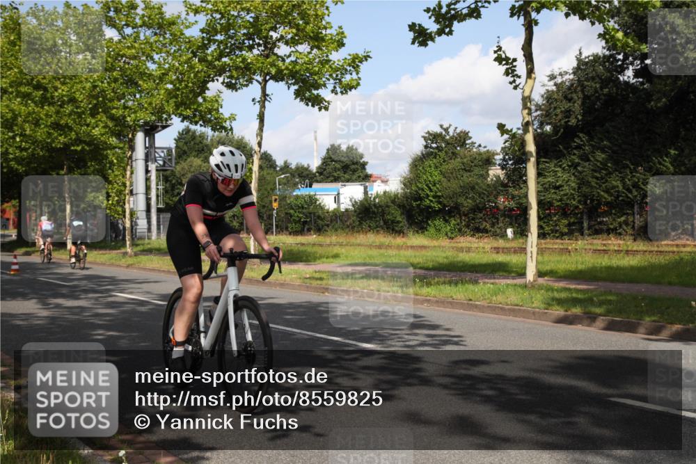 10.08.2025 - GEWOBA Citytriathlon Bremen Yannick Fuchs http://msf.ph/oto/8559825 10.08.2025 11:04:47 Radfahren 235, 361 meine-sportfotos.de