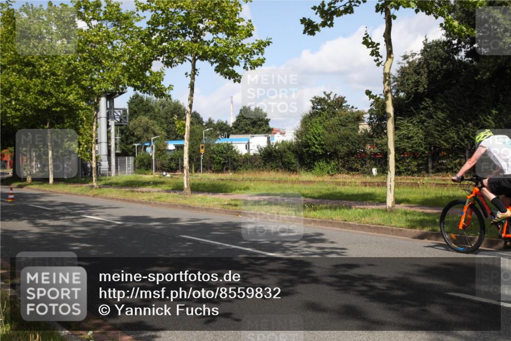10.08.2025 - GEWOBA Citytriathlon Bremen Yannick Fuchs http://msf.ph/oto/8559832 10.08.2025 11:05:12 Radfahren  meine-sportfotos.de