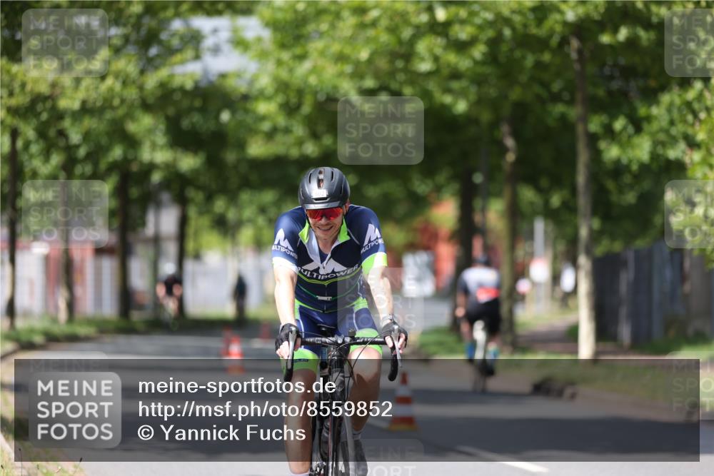 10.08.2025 - GEWOBA Citytriathlon Bremen Yannick Fuchs http://msf.ph/oto/8559852 10.08.2025 12:40:48 Radfahren 606, 650, 672, 785, 802, 829, 848, 921, 1001, 1002 meine-sportfotos.de