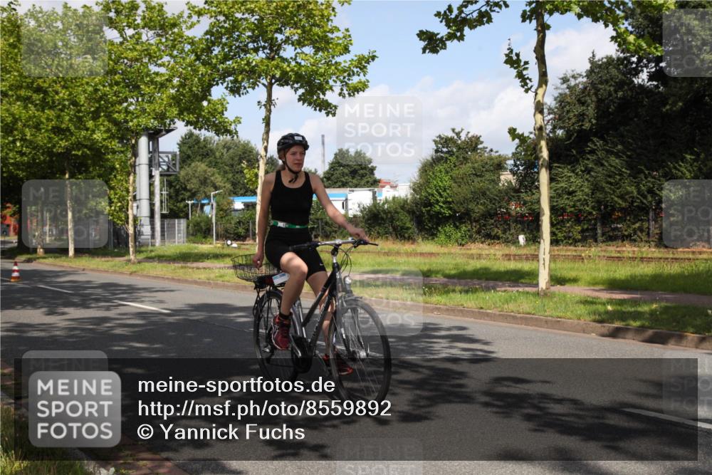 10.08.2025 - GEWOBA Citytriathlon Bremen Yannick Fuchs http://msf.ph/oto/8559892 10.08.2025 11:11:10 Radfahren 51, 465 meine-sportfotos.de
