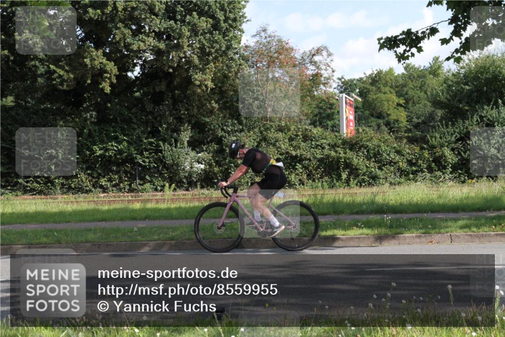 10.08.2025 - GEWOBA Citytriathlon Bremen Yannick Fuchs http://msf.ph/oto/8559955 10.08.2025 10:37:12 Radfahren 85, 121, 145, 381, 464 meine-sportfotos.de