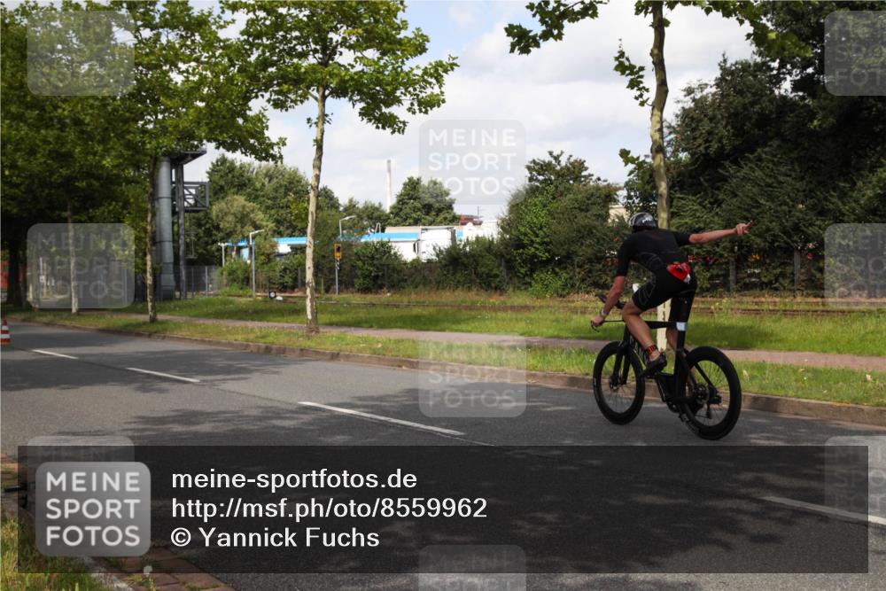 10.08.2025 - GEWOBA Citytriathlon Bremen Yannick Fuchs http://msf.ph/oto/8559962 10.08.2025 11:59:18 Radfahren  meine-sportfotos.de