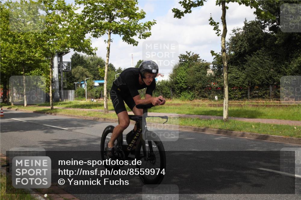10.08.2025 - GEWOBA Citytriathlon Bremen Yannick Fuchs http://msf.ph/oto/8559974 10.08.2025 12:00:03 Radfahren 568, 654 meine-sportfotos.de