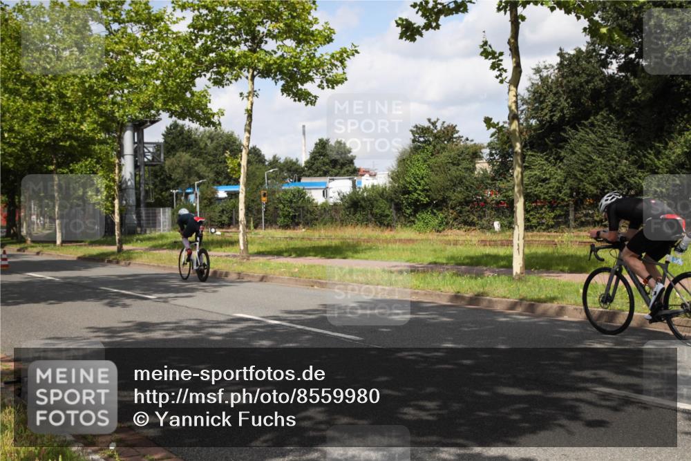10.08.2025 - GEWOBA Citytriathlon Bremen Yannick Fuchs http://msf.ph/oto/8559980 10.08.2025 12:00:07 Radfahren 568, 654 meine-sportfotos.de