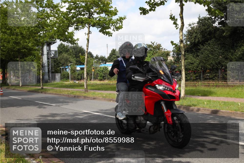 10.08.2025 - GEWOBA Citytriathlon Bremen Yannick Fuchs http://msf.ph/oto/8559988 10.08.2025 12:00:31 Radfahren  meine-sportfotos.de