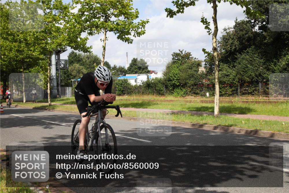 10.08.2025 - GEWOBA Citytriathlon Bremen Yannick Fuchs http://msf.ph/oto/8560009 10.08.2025 12:00:59 Radfahren 579 meine-sportfotos.de