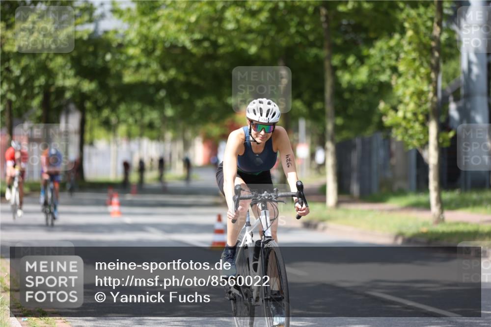 10.08.2025 - GEWOBA Citytriathlon Bremen Yannick Fuchs http://msf.ph/oto/8560022 10.08.2025 12:41:15 Radfahren 568, 660, 665, 705, 730, 755, 803, 830, 849, 862, 934, 1014, 1023 meine-sportfotos.de