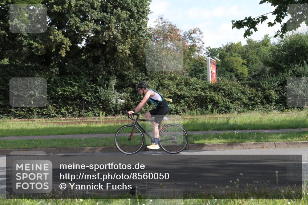 10.08.2025 - GEWOBA Citytriathlon Bremen Yannick Fuchs http://msf.ph/oto/8560050 10.08.2025 10:37:29 Radfahren 33, 49, 75, 121, 123, 145, 219, 455, 485 meine-sportfotos.de