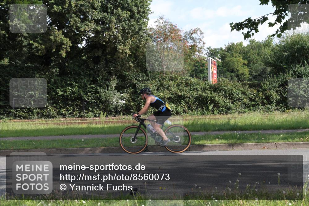 10.08.2025 - GEWOBA Citytriathlon Bremen Yannick Fuchs http://msf.ph/oto/8560073 10.08.2025 10:37:32 Radfahren 33, 49, 75, 121, 123, 145, 219, 455, 485 meine-sportfotos.de