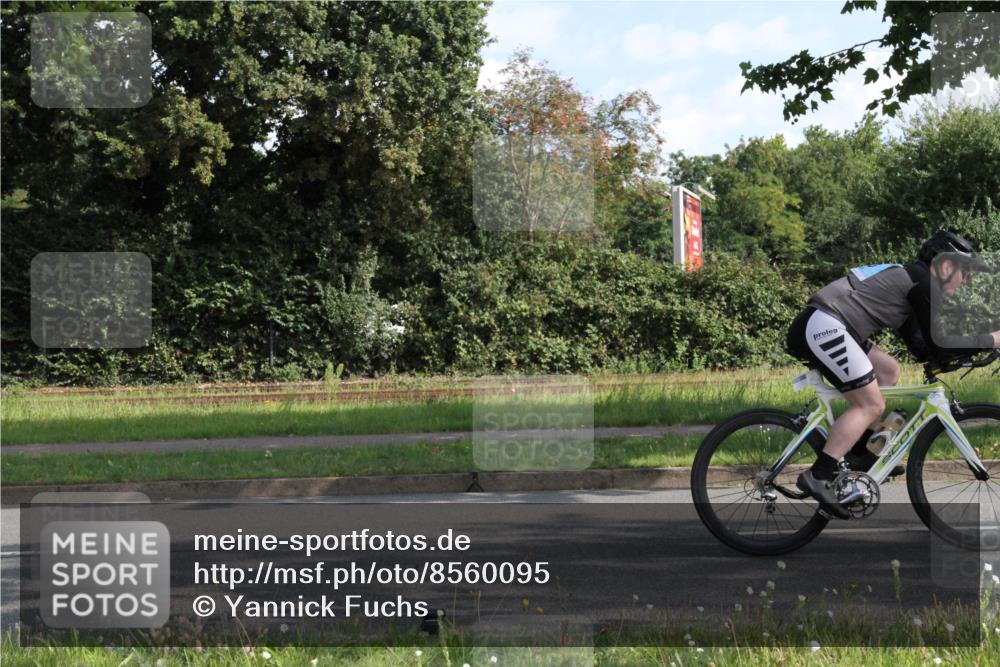 10.08.2025 - GEWOBA Citytriathlon Bremen Yannick Fuchs http://msf.ph/oto/8560095 10.08.2025 10:37:35 Radfahren 33, 49, 75, 121, 123, 145, 219, 375, 455, 485 meine-sportfotos.de