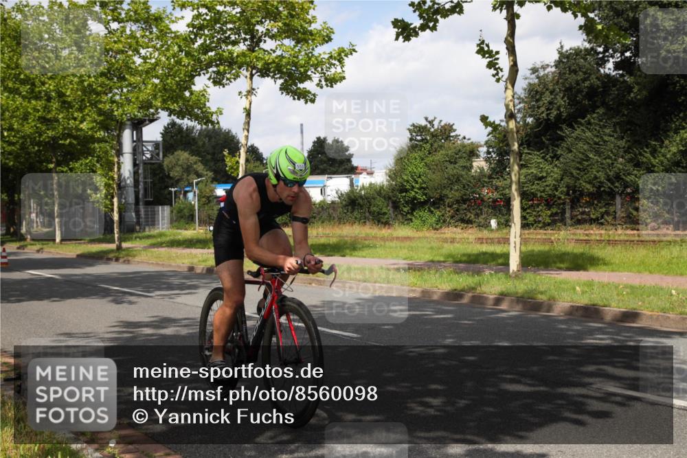 10.08.2025 - GEWOBA Citytriathlon Bremen Yannick Fuchs http://msf.ph/oto/8560098 10.08.2025 12:01:35 Radfahren 553, 560 meine-sportfotos.de