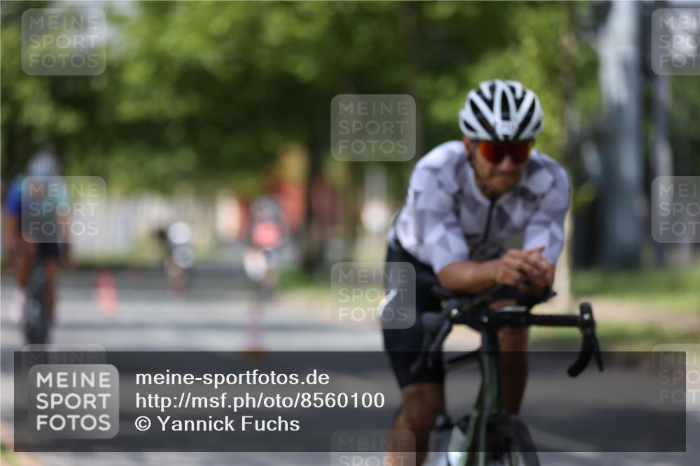 10.08.2025 - GEWOBA Citytriathlon Bremen Yannick Fuchs http://msf.ph/oto/8560100 10.08.2025 12:41:23 Radfahren 568, 609, 619, 705, 730, 755, 830, 849, 862, 934, 1014 meine-sportfotos.de
